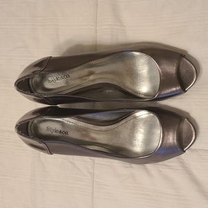 7.5 Style & Co. Pumps